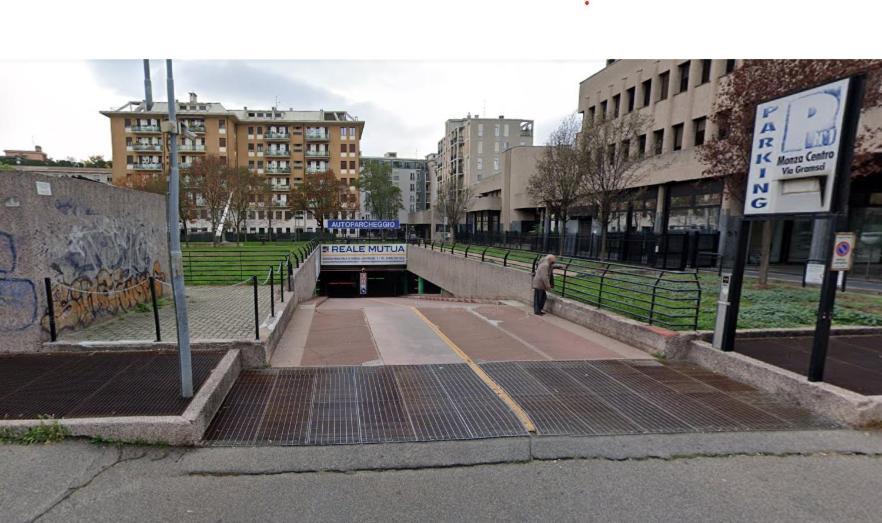 Mako Suites - Centro E Stazione Monza Kültér fotó