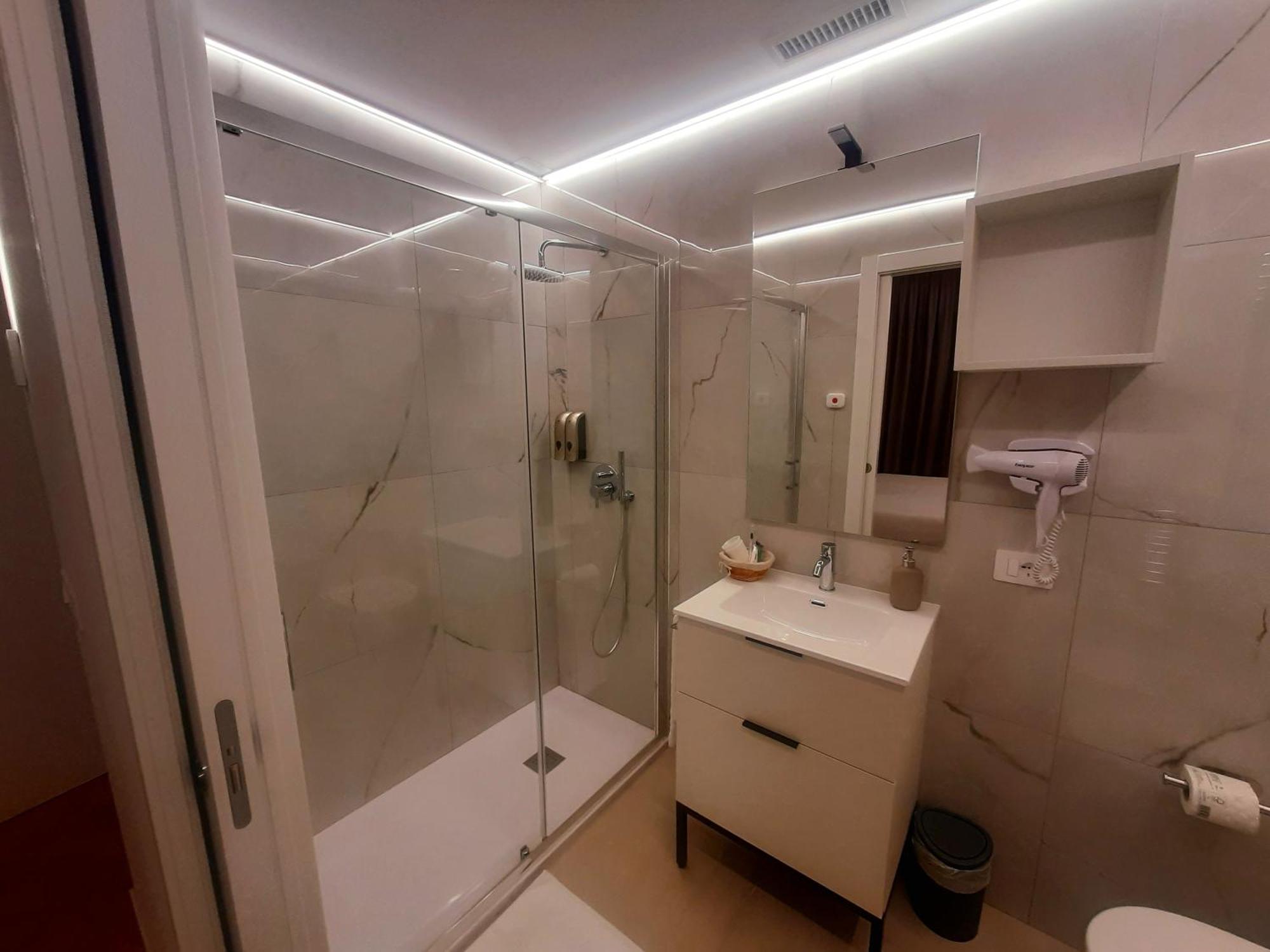 Mako Suites - Centro E Stazione Monza Kültér fotó